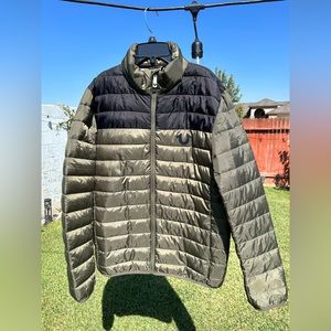 True Religion 
TWO-TONE PUFFER JACKET